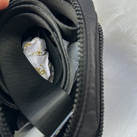 New GUESS Logo Crossbody Bag - Picture 5 of 5